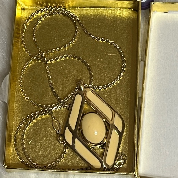 Christian Dior Vintage Cream Enamel Necklace - Picture 2 of 11